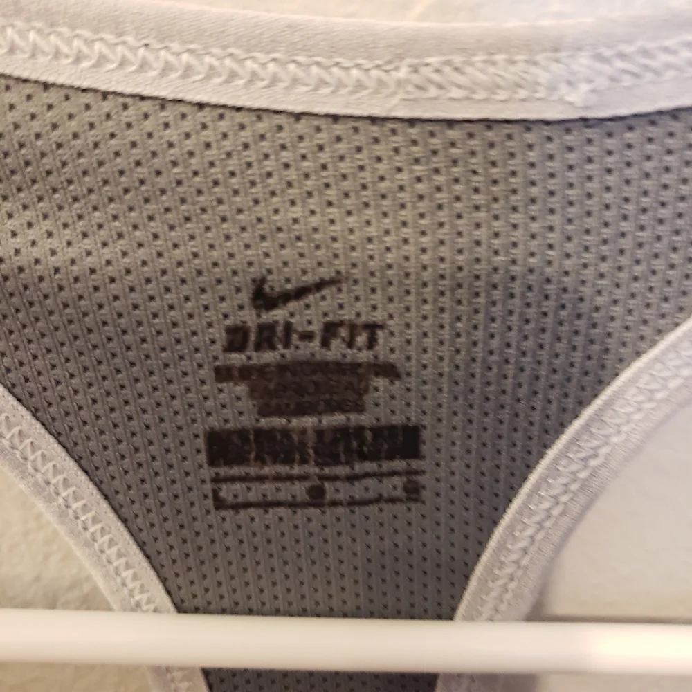 Nike Dri-Fit Razor Back Tank with Built in Bra Size L - Picture 3 of 6